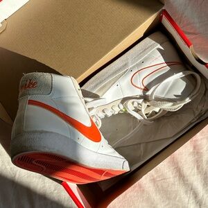 Nike Blazer Mid 77 Vintage White Mantra Orange